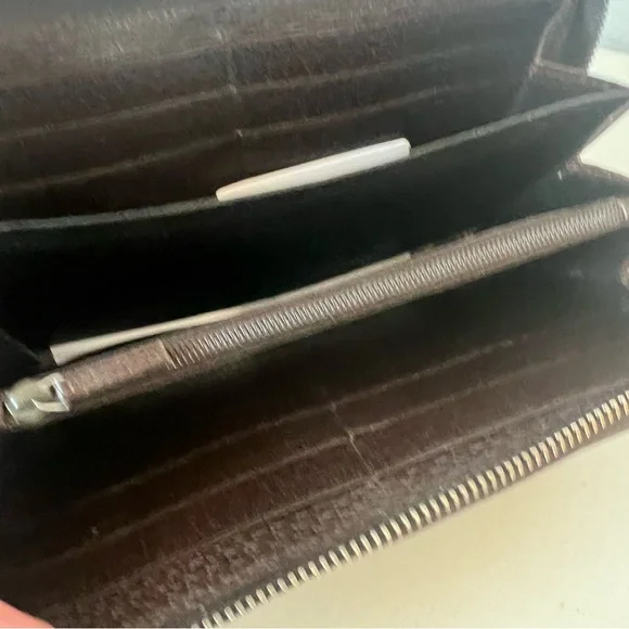 EUC Authentic Gucci monogram zippy wallet ❤️ - Picture 14 of 15